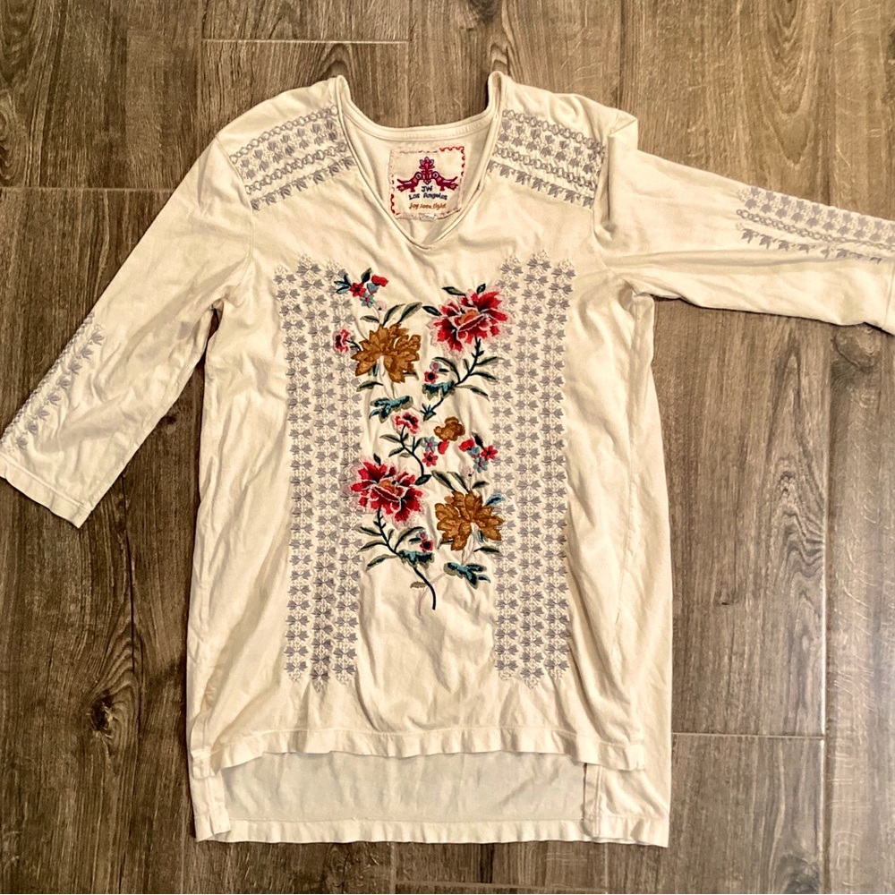Johnny Was JW Los Angeles Joy Love Light Embroidered tunic blouse.